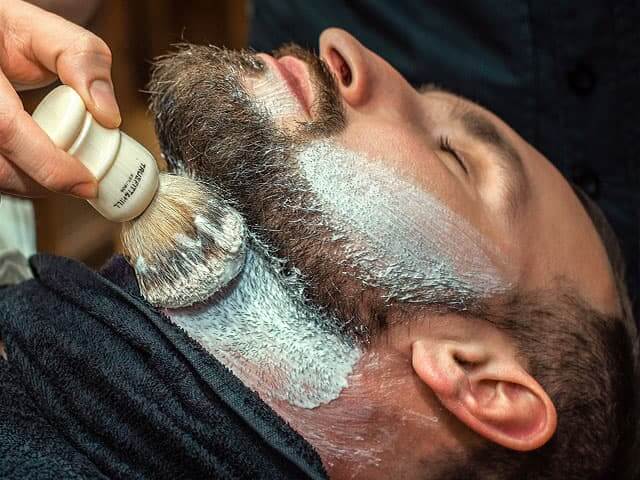 Royal shave in Oldboy Barbershop: Foam applying